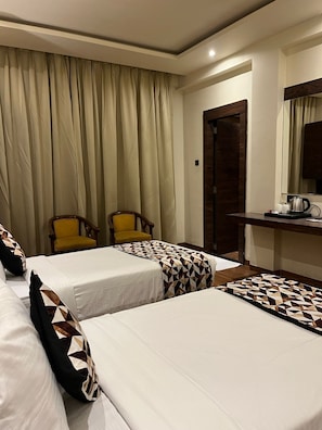 Deluxe Double or Twin Room | Iron/ironing board, free WiFi - Median Inn (Nagpur)