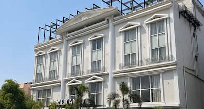 Median Inn