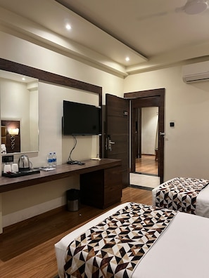 Deluxe Double or Twin Room - Median Inn (Nagpur)