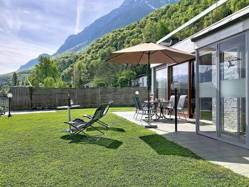 Atemberaubendes alleinstehendes Ferienhaus mit  W-LAN, TV, Innenhof und Panoramablick