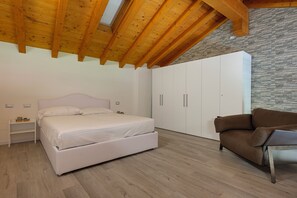 Room - Vrbo Property (baveno)