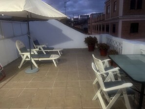 Outdoor dining - Spectacular penthouse with private terrace well connected in the center of town (Granad)
