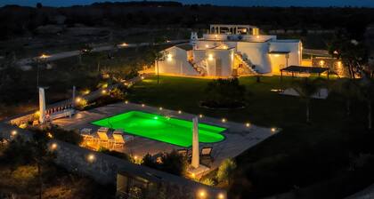 Superbe maison de campagne avec grande piscine et jardin
