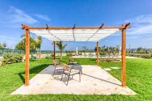 Terrace/patio - Quiet countryside mansion with large pool & garden (Ugento)