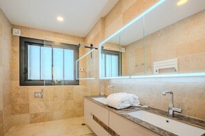 Shower, hair dryer, towels, soap - A haven of peace in Cénac (Cénac)