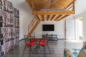 Interior - Holiday Home 'Studio Cosy Avec Mezzanine Et Terra' with Shared Pool, Wi-Fi and Air Conditioning (Mallemort)