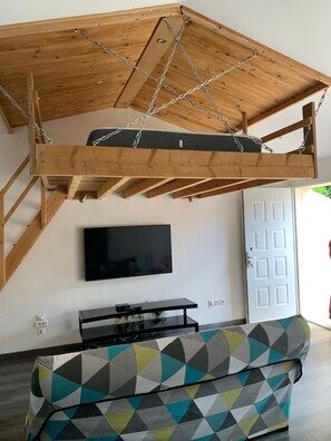 Interior - Holiday Home 'Studio Cosy Avec Mezzanine Et Terra' with Shared Pool, Wi-Fi and Air Conditioning (Mallemort)