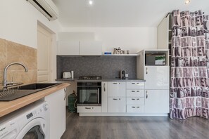 Fridge, microwave, oven, stovetop