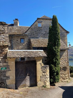 Exterior - Vrbo Property (Castelnau-de-Mandailles)