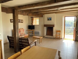Living area - Vrbo Property (Castelnau-de-Mandailles)