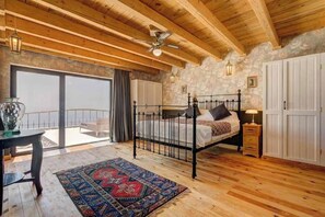 5 chambres, fer et planche à repasser, Wi-Fi, draps fournis