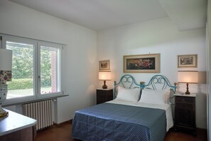 Room - Vrbo Property (Toscana)