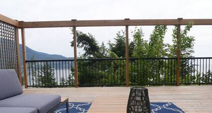 Exclusive 2-bdrm ocean & mountain view suite