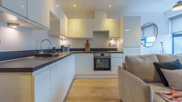 Fridge, oven, stovetop, electric kettle