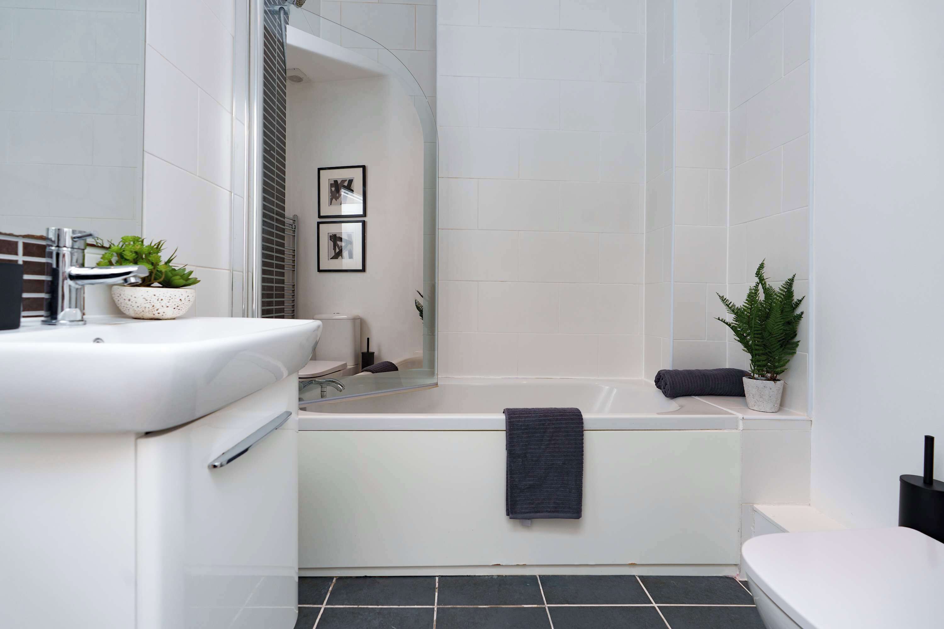Shower, towels, shampoo