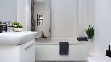 Shower, towels, shampoo