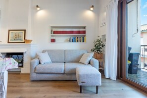 TV - Bright and welcoming 50 square meters apartment, perfect for two people, located on the second floor of a building without an elevator.The property is located in a quiet area of ​​Quartu Sant'Elena, well-served by amenities such as restaurants, bars, (Quartu Sant'Elena)