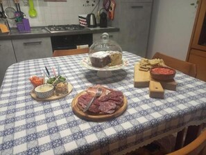 Dining - Travel to San Marino - Relaxation and comfort in the world's oldest republic (Borgo Maggiore)