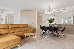 TV, fireplace - Casa Sunshine (r4355587) (Marbella)