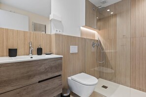 Shower, hair dryer, towels - Casa Sunshine (r4355587) (Marbella)