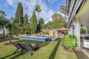 Outdoor dining - Villa Flores (r3261154) (Marbella)