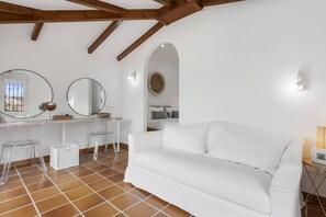 TV, fireplace - Villa Hakuna Matata (r4683850) (Marbella)