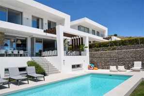 A heated pool - 3303 Villa Riva (Marbella)
