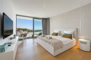 4 bedrooms, iron/ironing board, free WiFi, bed sheets - 3303 Villa Riva (Marbella)