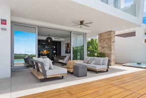 Terrace/patio - Villa Mariposa (r3907066) (Marbella)