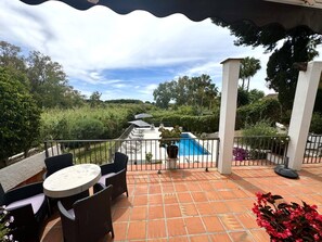 Outdoor dining - Villa Carib Playa (r1913565) (Marbella)