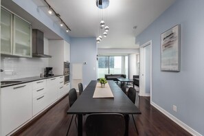 Dining - Vibrant 3BR Downtown Stay! Near Union Station and CN Tower (Toronto)