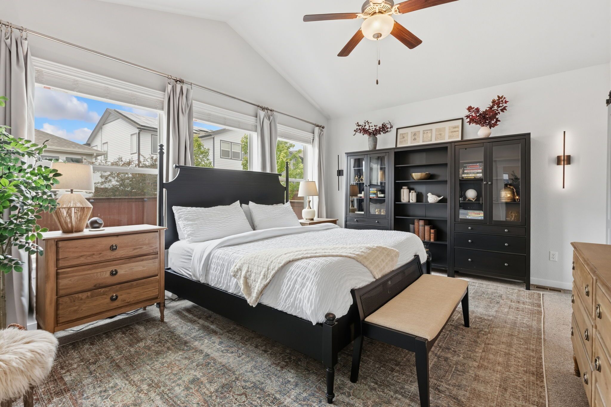 5 bedrooms, desk, iron/ironing board, travel crib