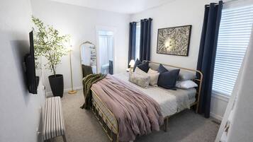 5 bedrooms, desk, iron/ironing board, travel crib