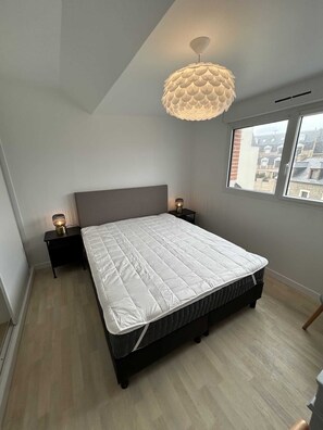 3 makuuhuonetta, silitysrauta/-lauta, vauvan matkasänky, ilmainen Wi-Fi