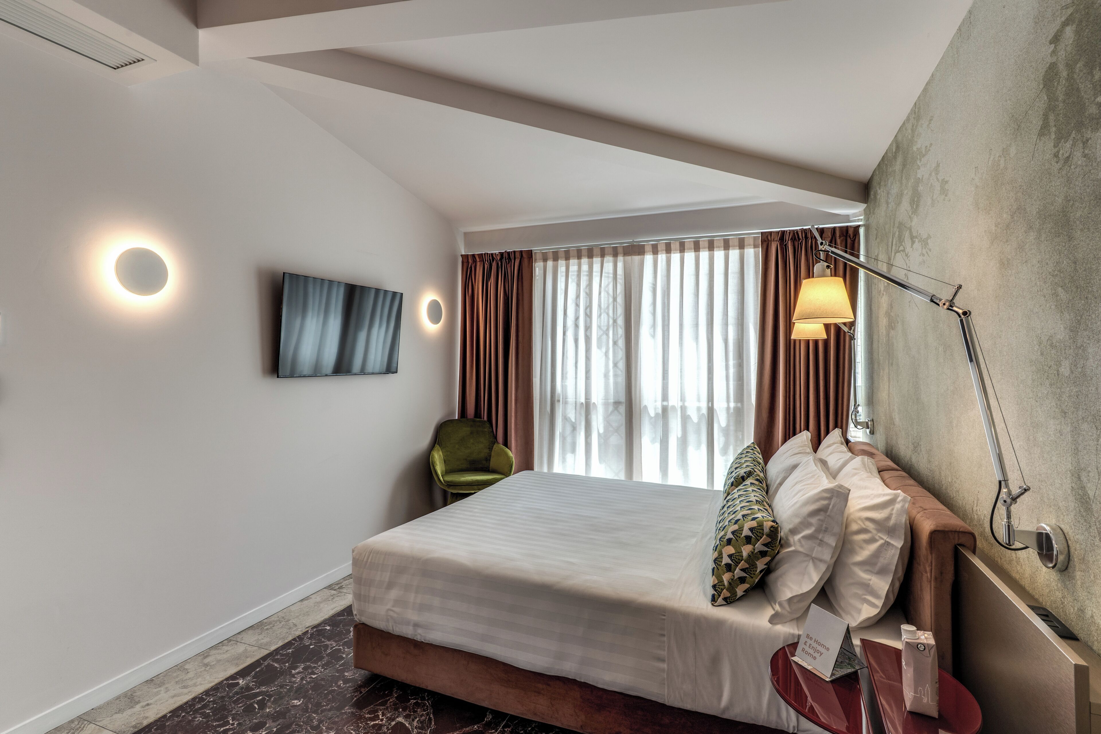 In-room safe, free WiFi