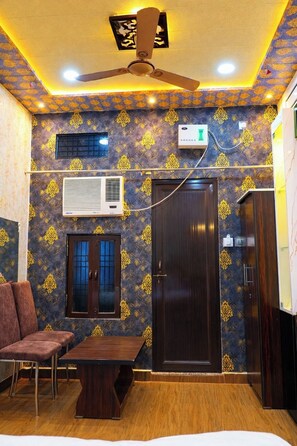 Double Room, Balcony, City View | Interior - Kashika Paying Guest House (Varanasi)