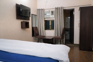 Habitación doble, balcón, vistas a la ciudad | Sábanas de algodón egipcio y ropa de cama de alta calidad