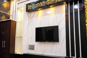 Double Room, Balcony, City View | Interior - Kashika Paying Guest House (Varanasi)