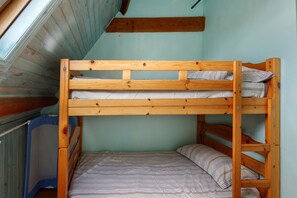 A bunk bed with a window above it. - Riverside Gîte – La Mare Chappey, Family-Friendly, Heated Pool (Néhou)