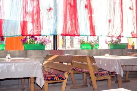 Dining. Edem issykkul