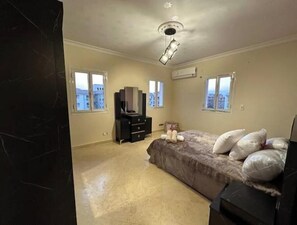 2 bedrooms, iron/ironing board, WiFi, bed sheets - Luxurious Pool View Apartment – Elegant 2BR in Dreamland Compound (Giza Governorate)