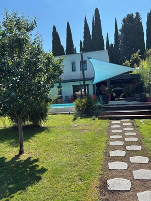 Exterior - Villa 10 minutes from Aix-en-Provence. A haven of peace in Provence: luxury and comfort (Bouc-Bel-Air)