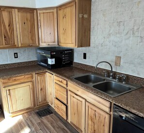 Private kitchen - Bright 3-bedroom townhome in Potsdam walk to SUNY, Clarkson downtown (Potsdam)