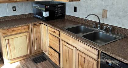Bright 3-bedroom townhome in Potsdam walk to SUNY, Clarkson downtown