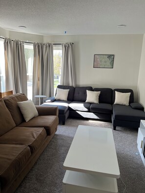 Living area - Bright 3-bedroom townhome in Potsdam walk to SUNY, Clarkson downtown (Potsdam)