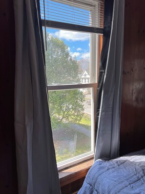 3 habitaciones, tabla de planchar con plancha, wifi y ropa de cama