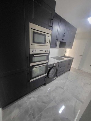 Private kitchen - Modern Ensuite Room in Andover, Hampshire (Penton Harroway)