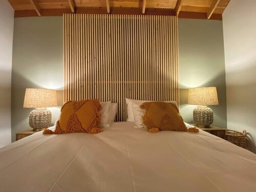 Palm Retreat Suite in Snug Cove on Bowen Island
