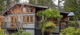 Palm Retreat Suite in Snug Cove on Bowen Island