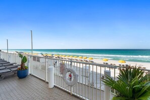 Beach - Luxury Beachfront 2BR Sleeps 8 Pool Amazing Views (Panama City Beach)
